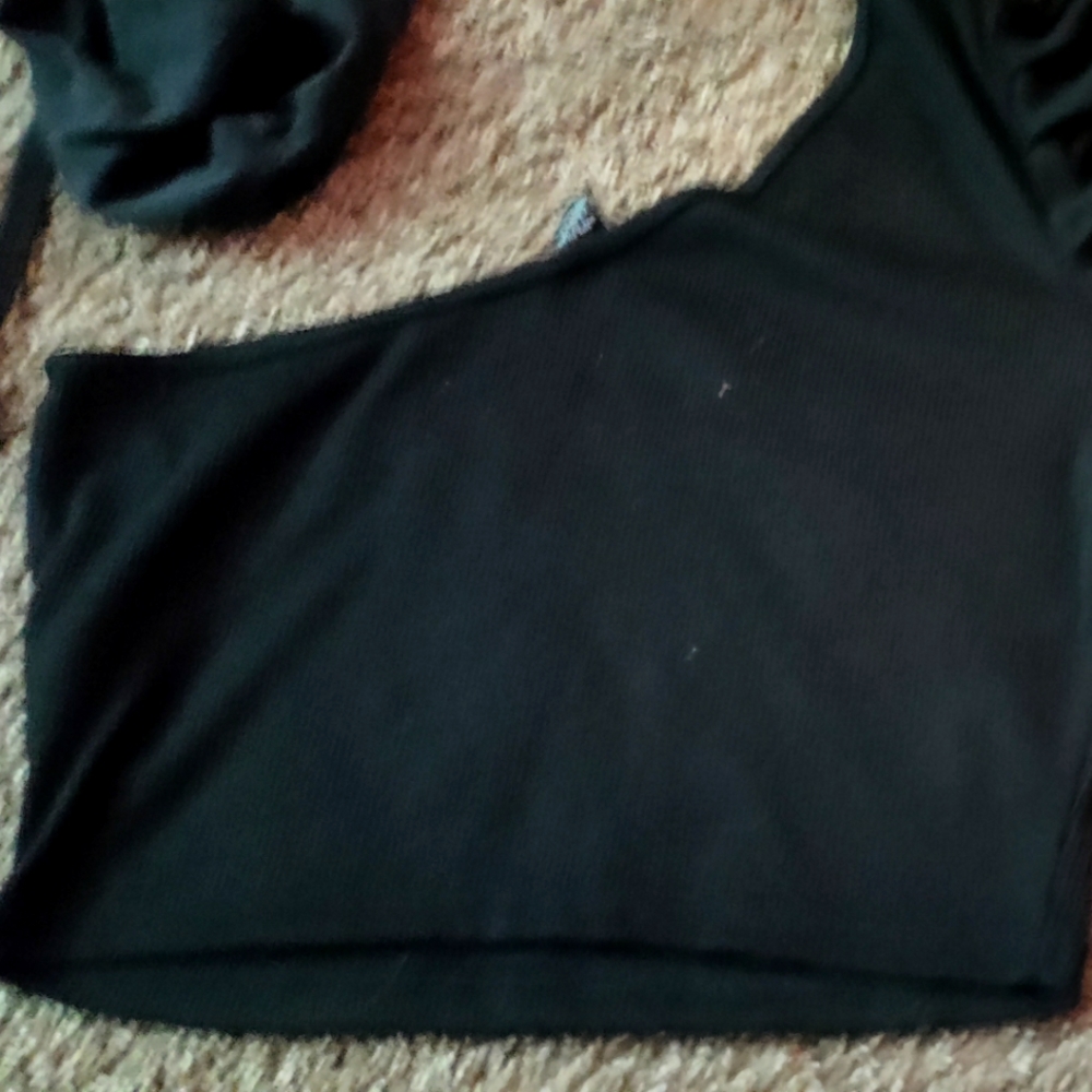 On sleeve crop top